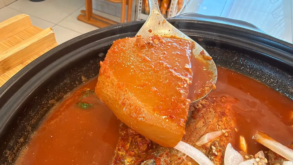 A piece of braised hairtail on top of rice
