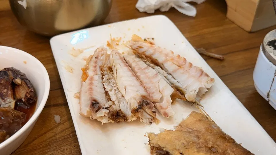 Golden grilled tilefish served whole
