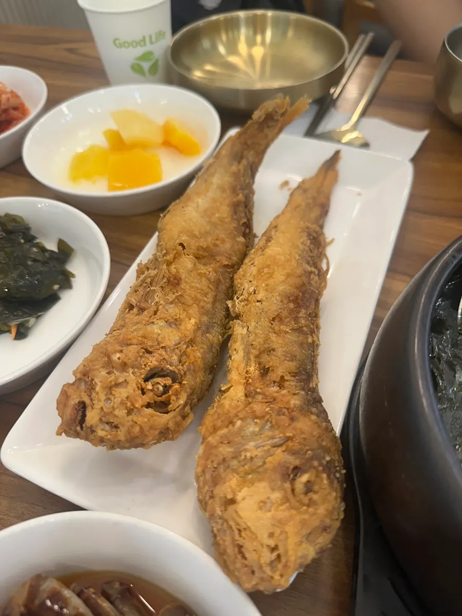 Eating braised hairtail together with sweet rice pot