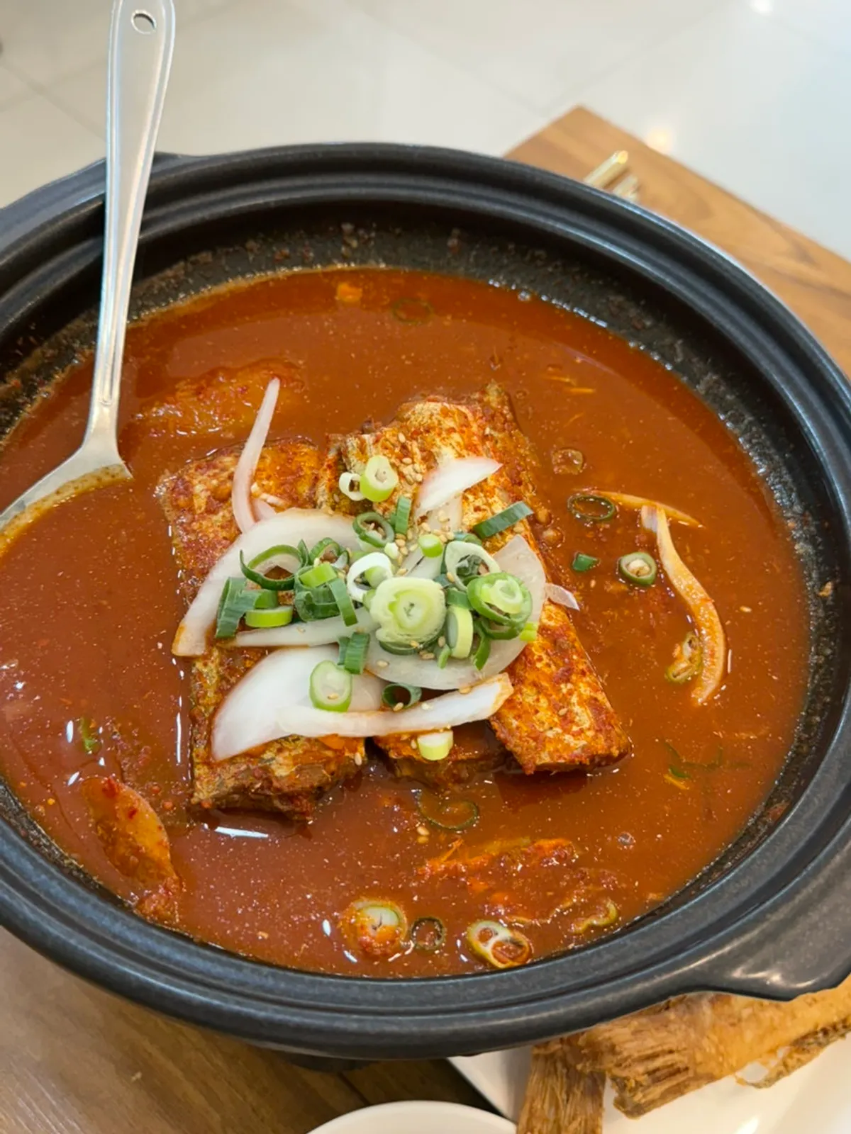 Full spread of braised hairtail at Jejurowoon Cheonghaewon Seongsan Ilchulbong Branch