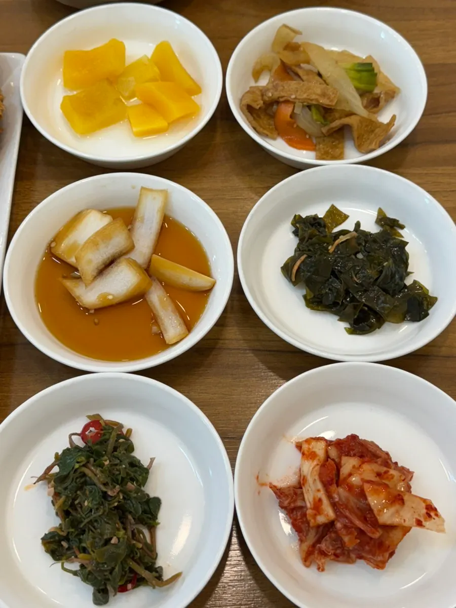 Neatly arranged side dish plate