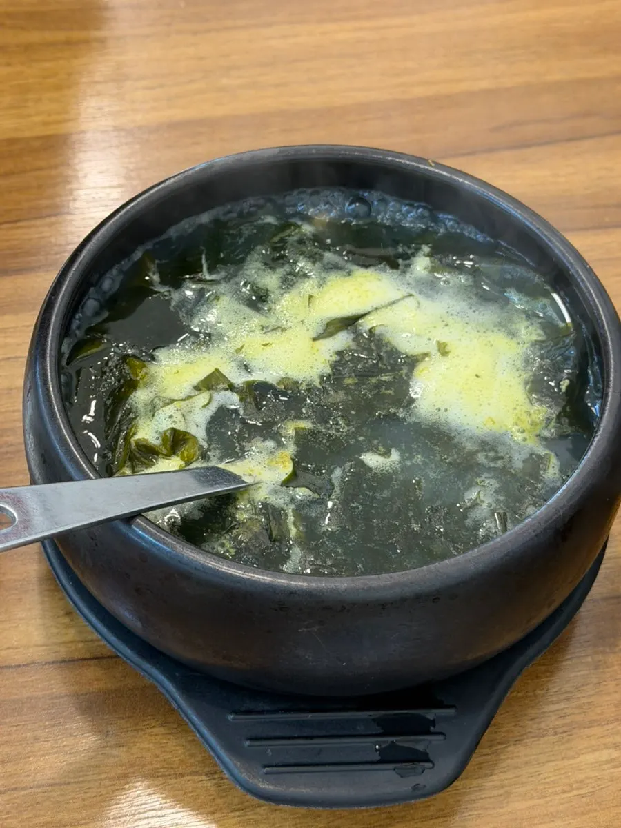 Sea urchin seaweed soup served in a stone pot
