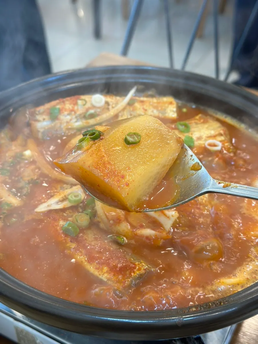 Braised hairtail dish with a large fish piece
