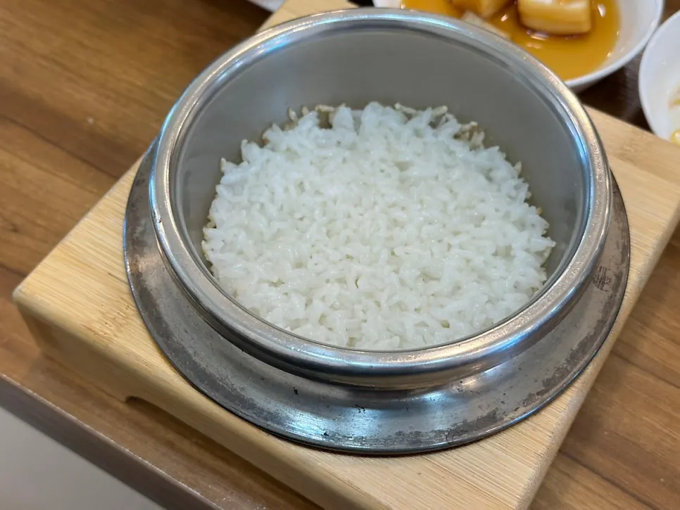 Rice mixed with the braised hairtail sauce