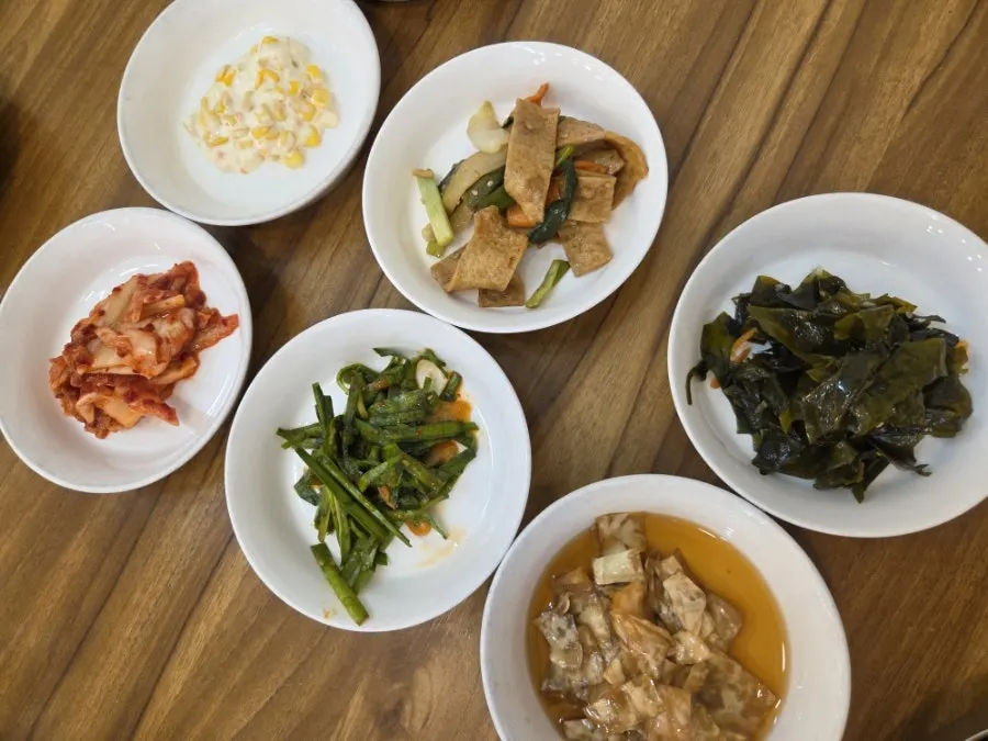 A세트 2인 상차림과 기본찬