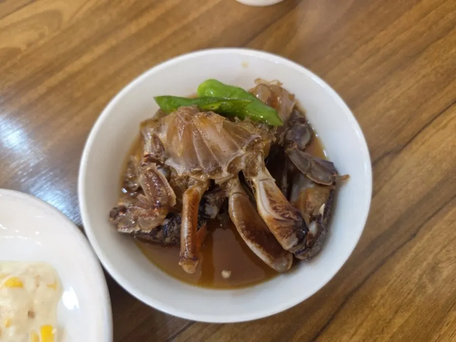 간장게장까지 올라간 한상 차림