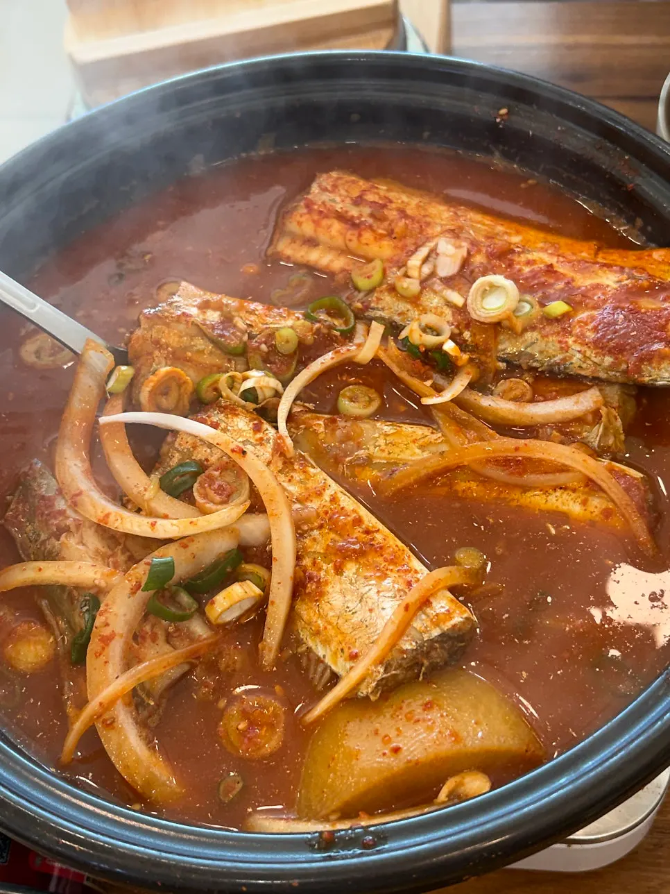 Pot of braised hairtail at Jejurowoon Cheonghaewon