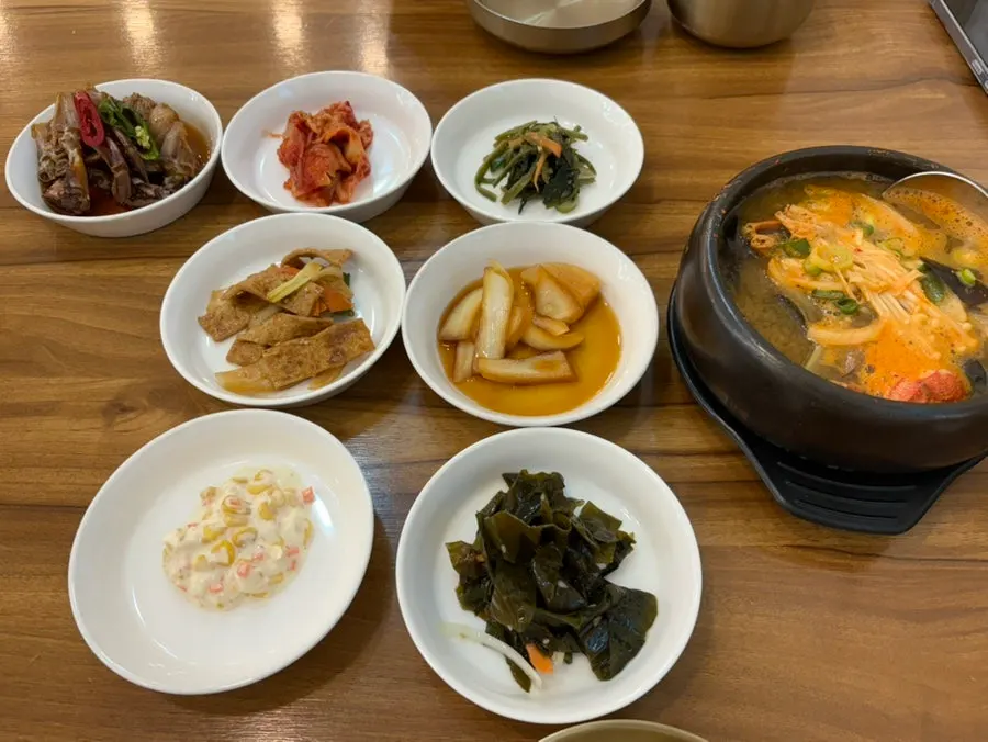 Neatly arranged side dishes with countryside-table vibes