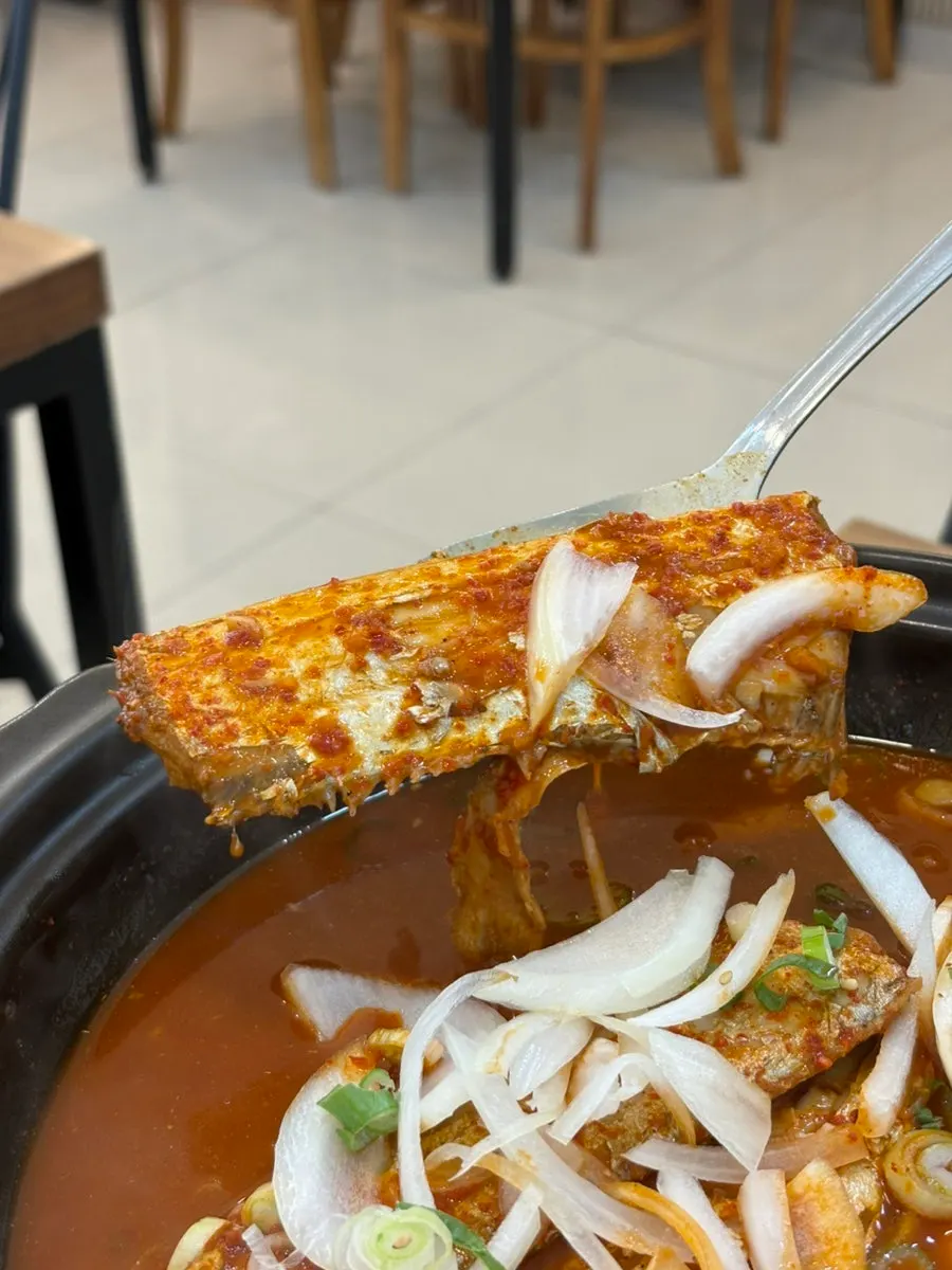 Pot of braised hairtail loaded with Jeju-caught fish