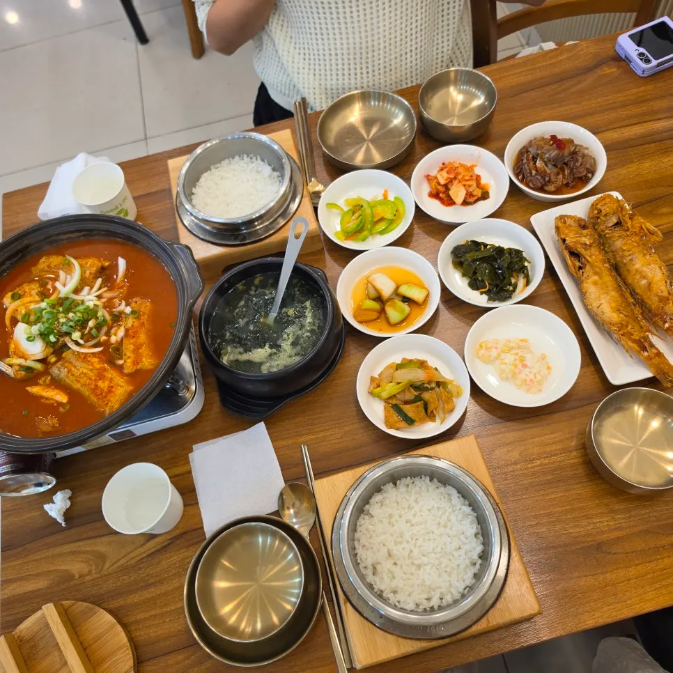 A table full of generous basic side dishes