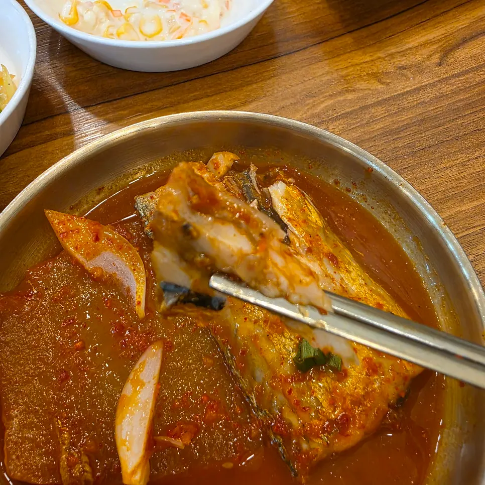 Radish deeply seasoned in the braised hairtail