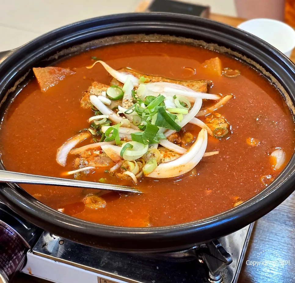 겉이 바삭하게 구워진 옥돔구이