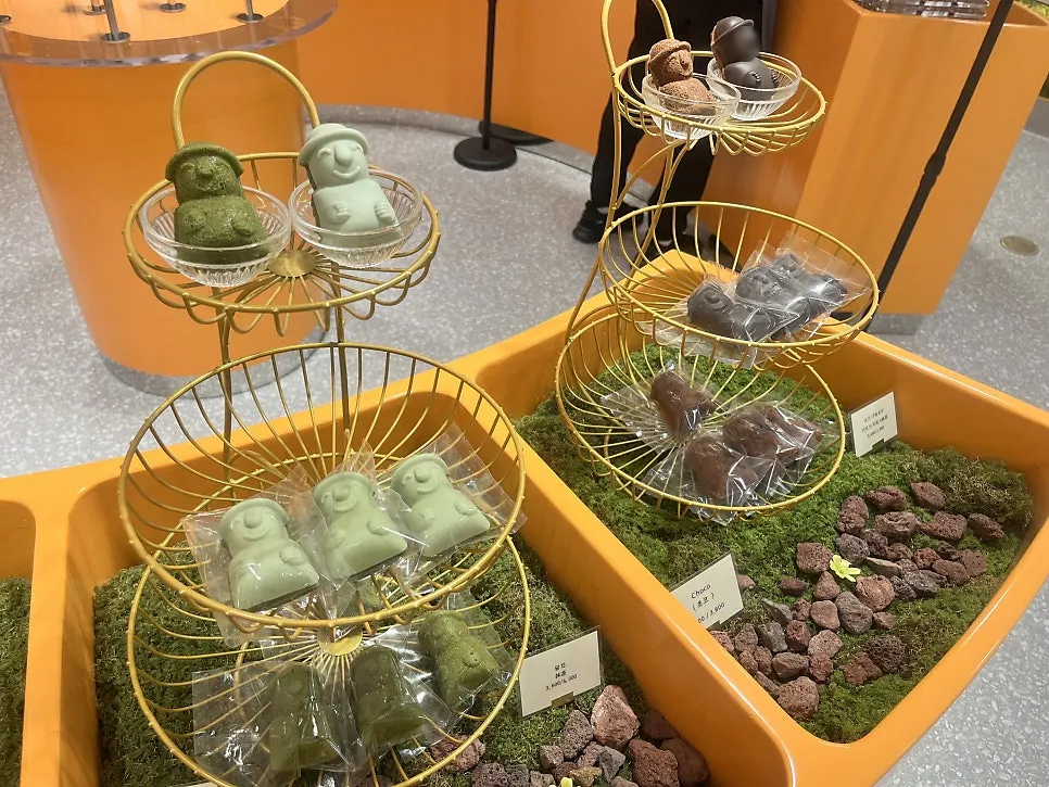 Assorted flavors of dol hareubang madeleine