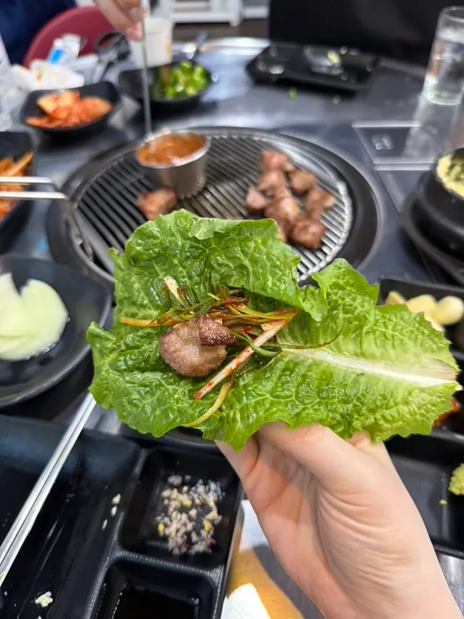 멜젓과 곁들인 제주 흑돼지