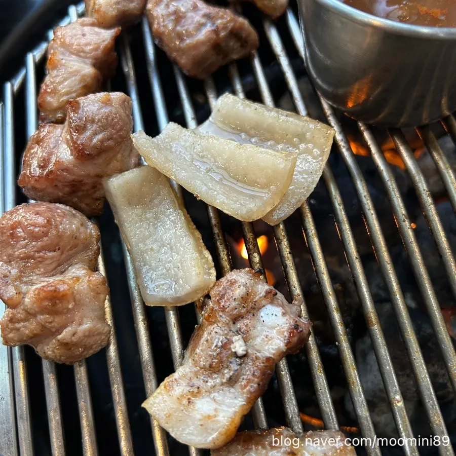 Black pork geungogi grilling to a golden brown