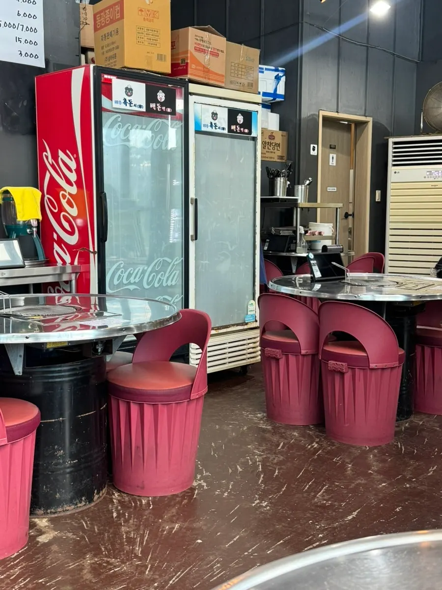 Restaurant tables and chairs with wide spacing