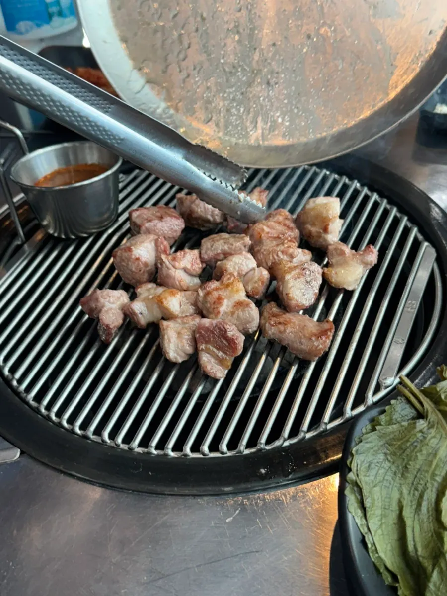 Grilled pork neck and jowl meat