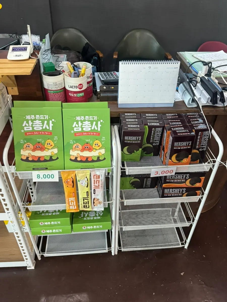 Jeju jjondeugi and Hershey's Jeju tangerine and green tea flavors at the counter