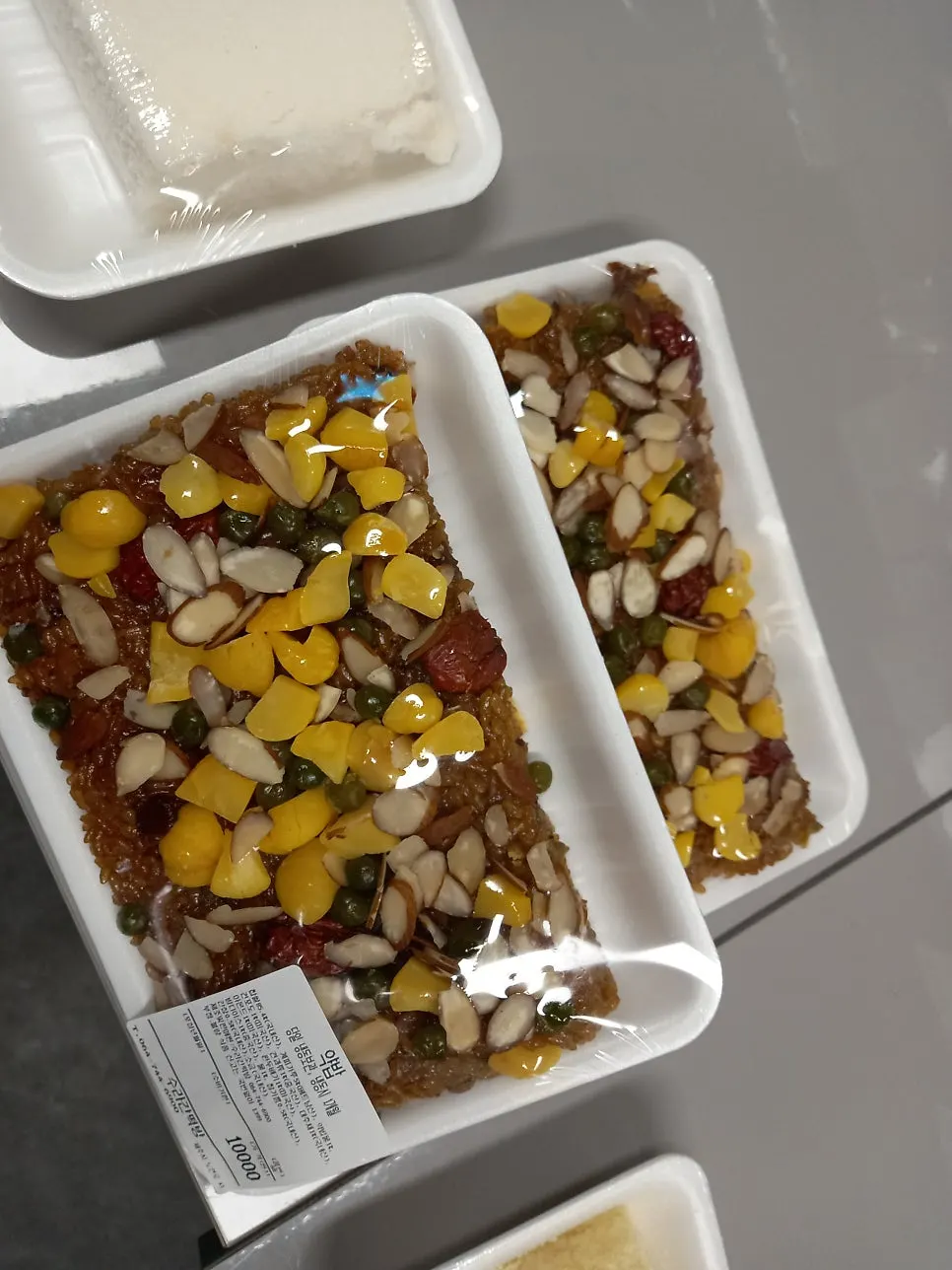Regular rice cakes that make a good meal replacement