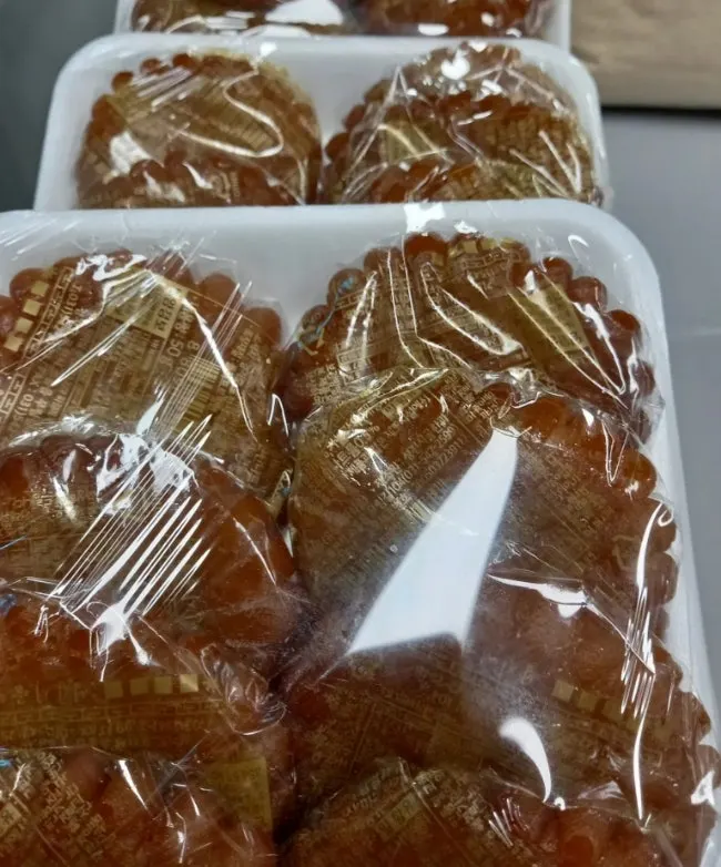 Freshly made bite-size glutinous rice cakes