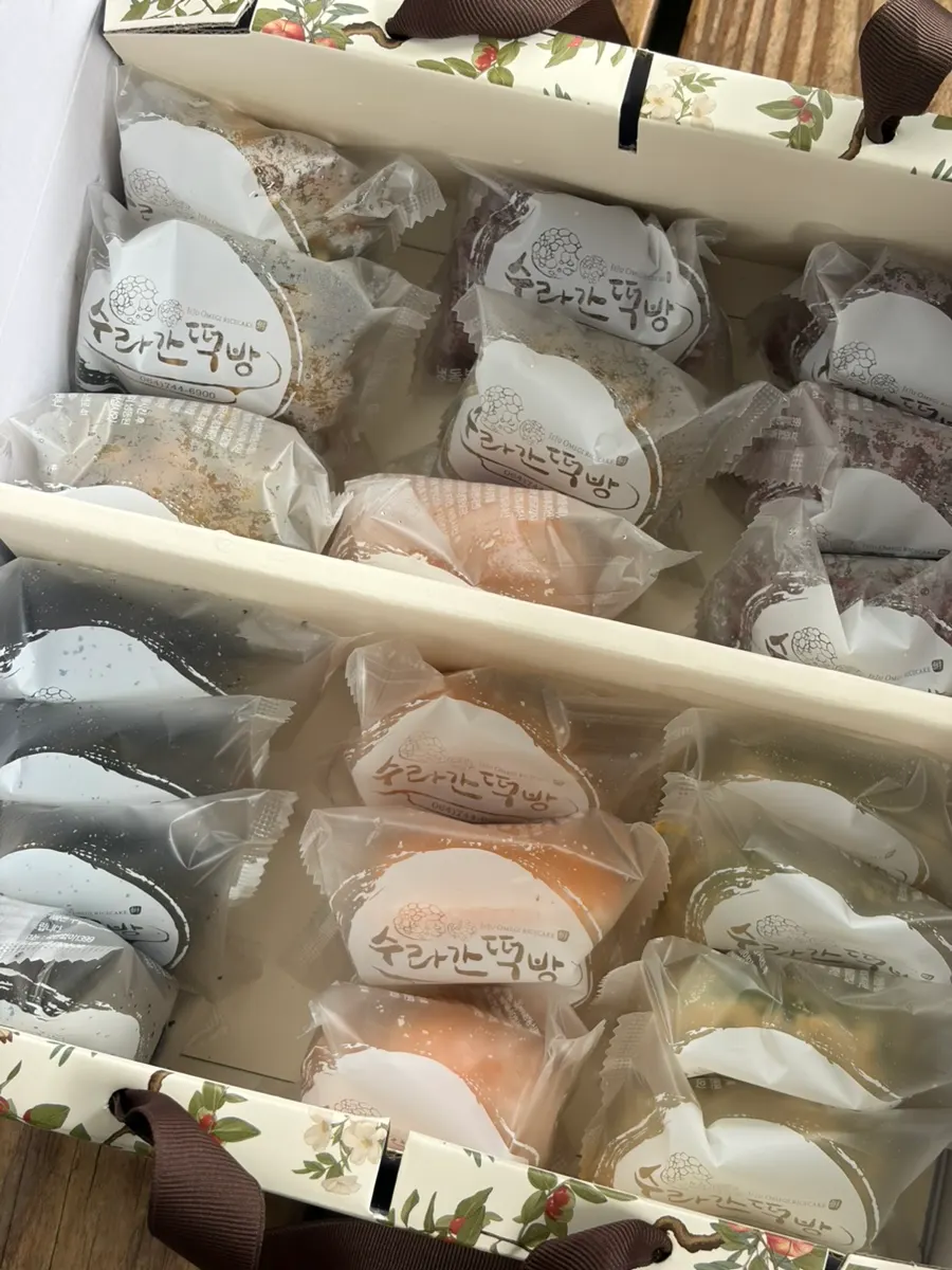 Omegi-tteok package bought as a Jeju souvenir
