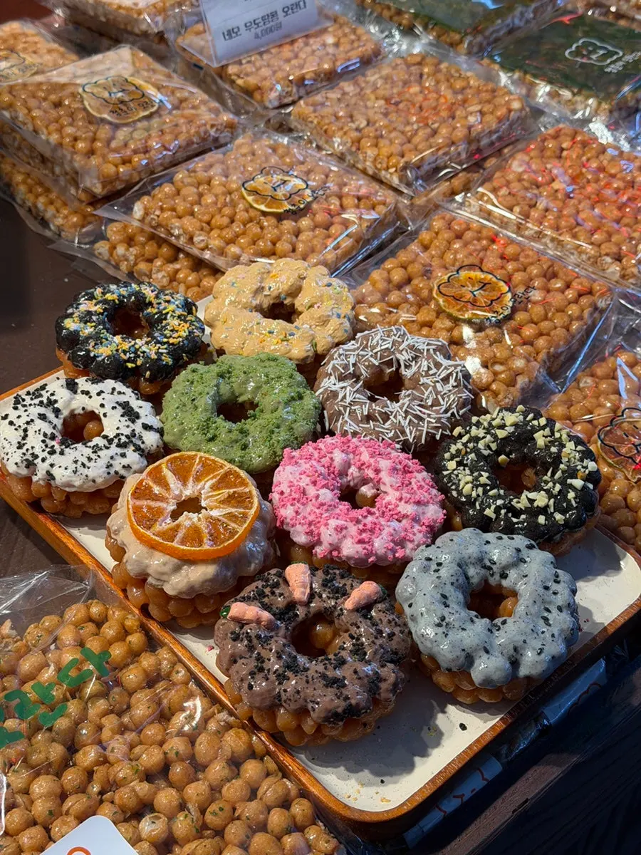 Various snacks displayed at Cheongchuni Oranda