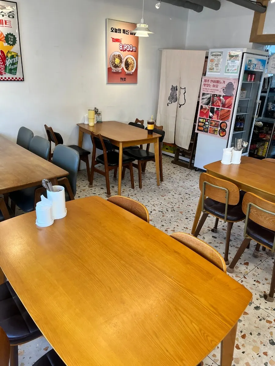 Indoor dining space at Jejju City Hall Branch