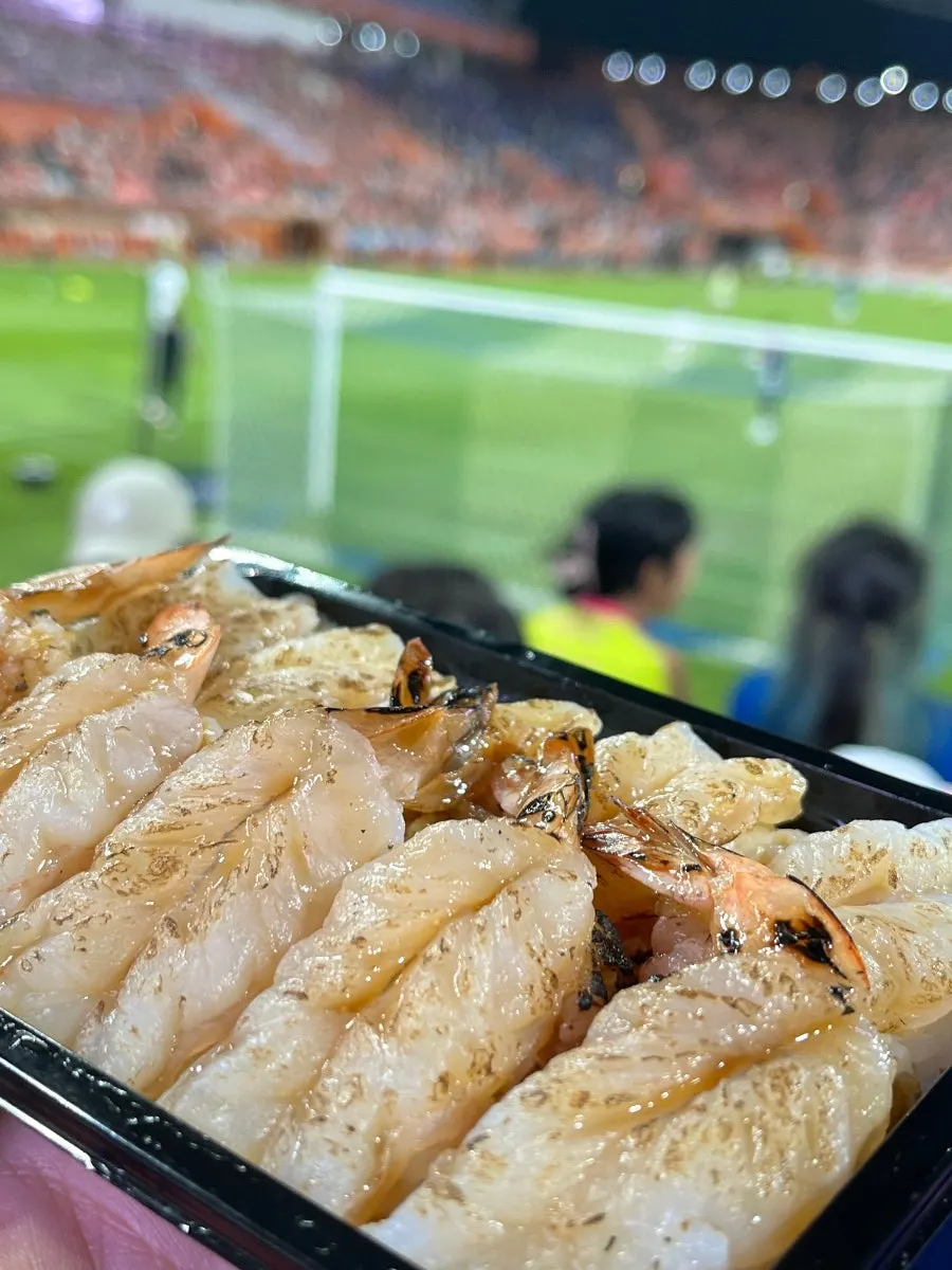 Stadium cheering atmosphere alongside the lunchbox