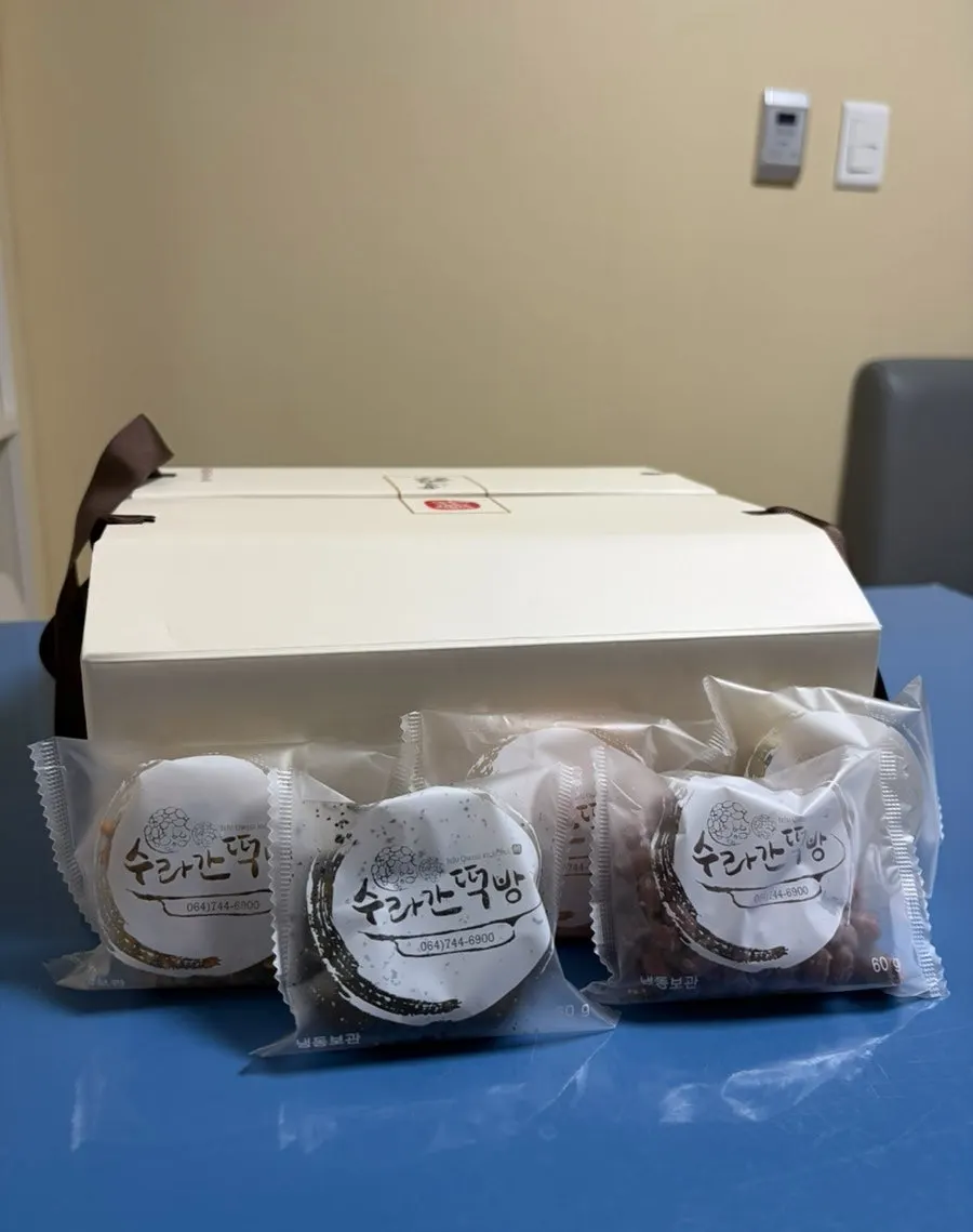 Omegi-tteok set with several flavors