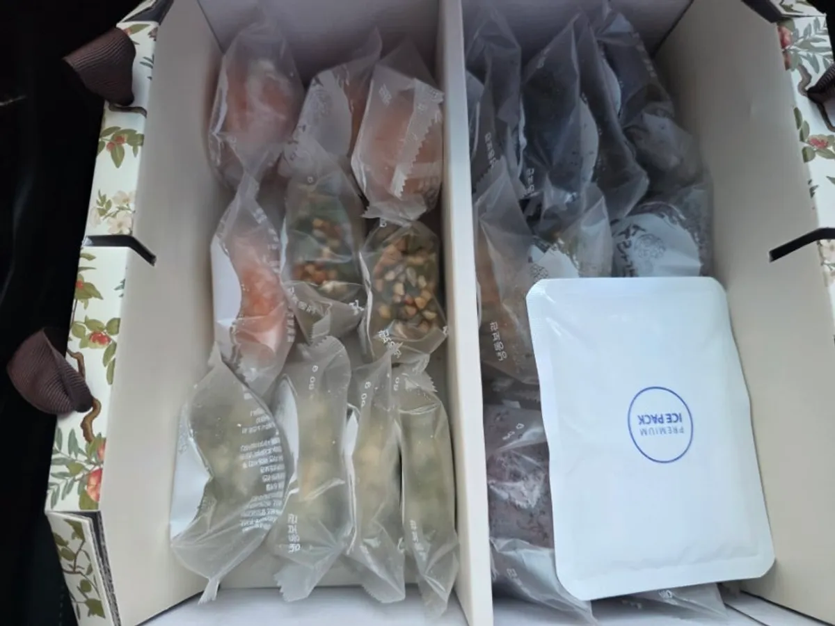 손잡이 일체형 박스에 담긴 오메기떡 20알 포장