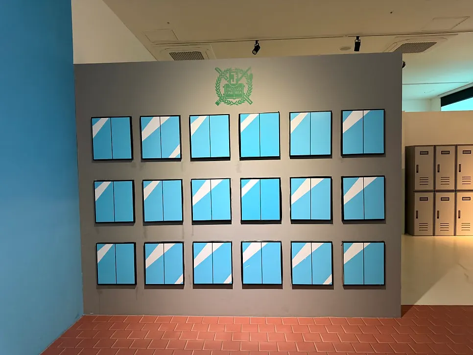 Photo zone set between pages of a giant comic book