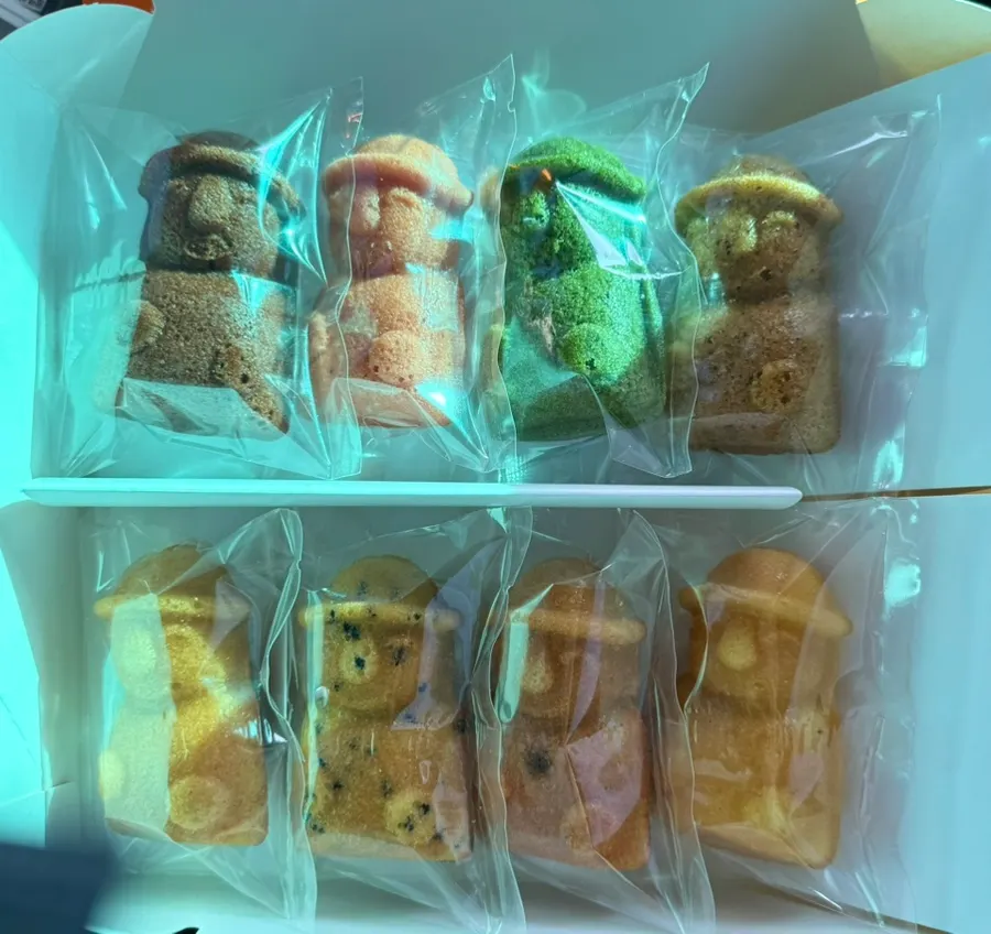 Box opened to reveal the 8-flavor Harubangne madeleine set