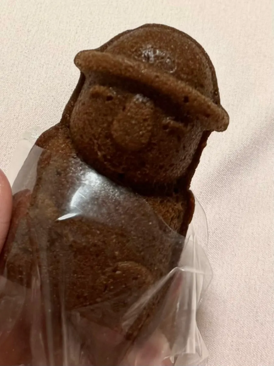 Choco-flavored Harubangne pulled from the gift set for tasting
