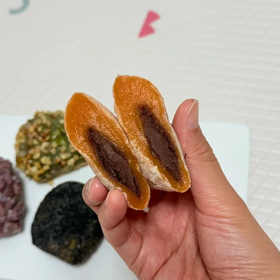 콩가루 오메기떡 한 알