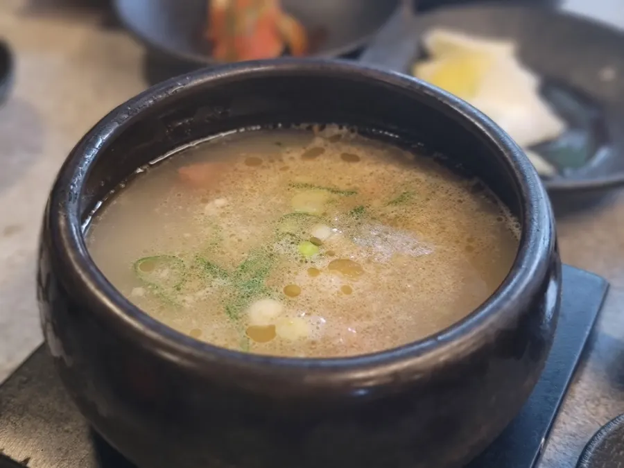 뚝배기에 담긴 소고기뭇국