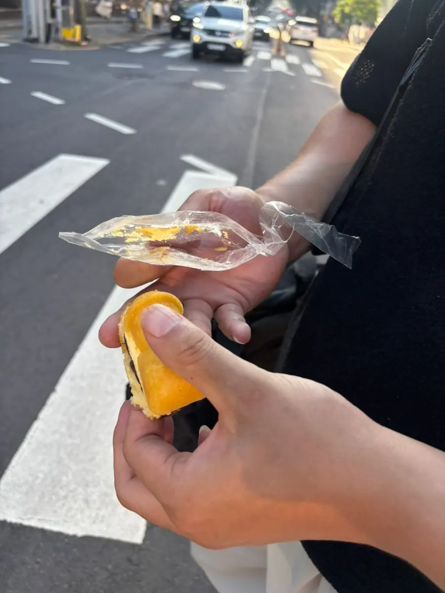 Holding the ang-butter Harubangne