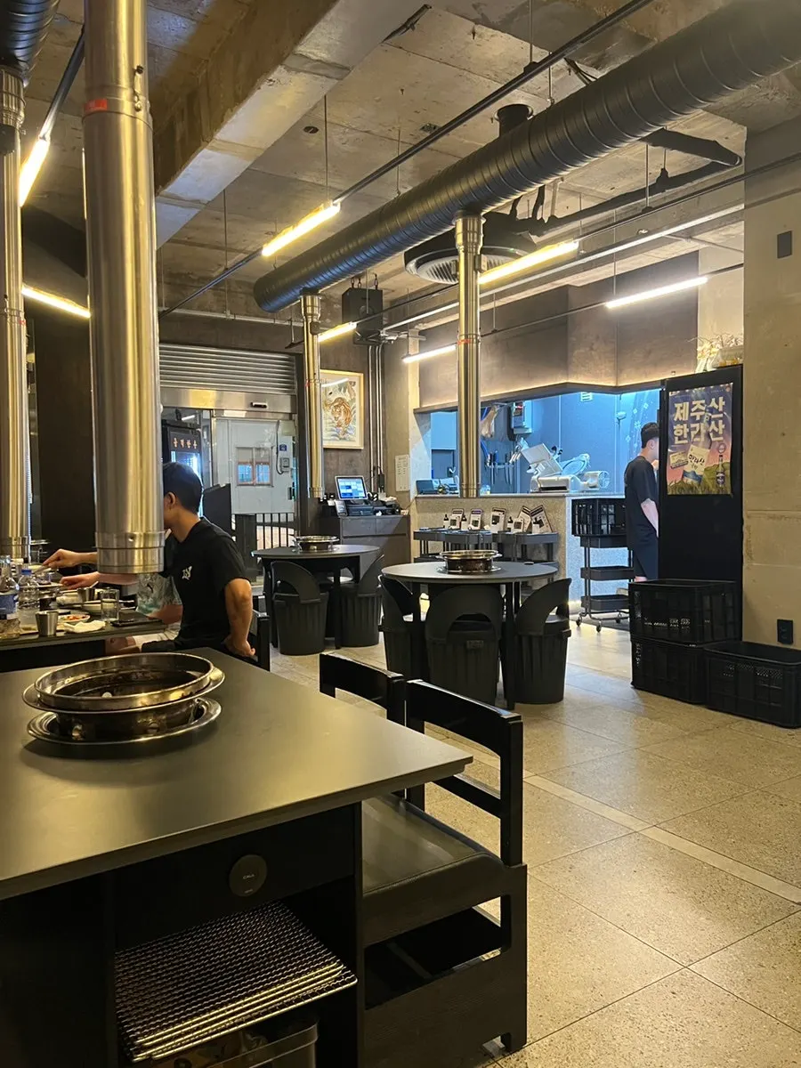 Exterior and parking area of Dolgyeok Hanwoo on Yeondong 11-gil