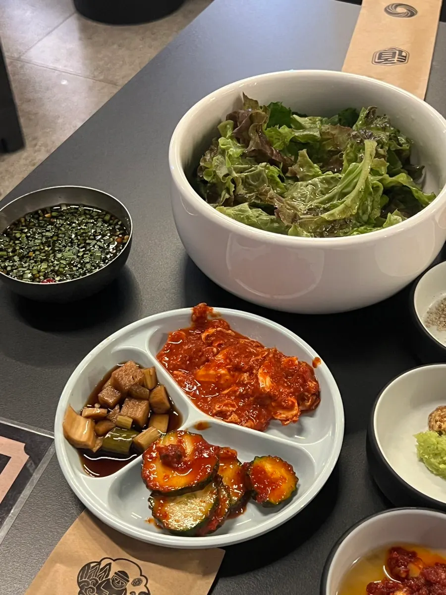 Full spread of side dishes at Dolgyeok Hanwoo