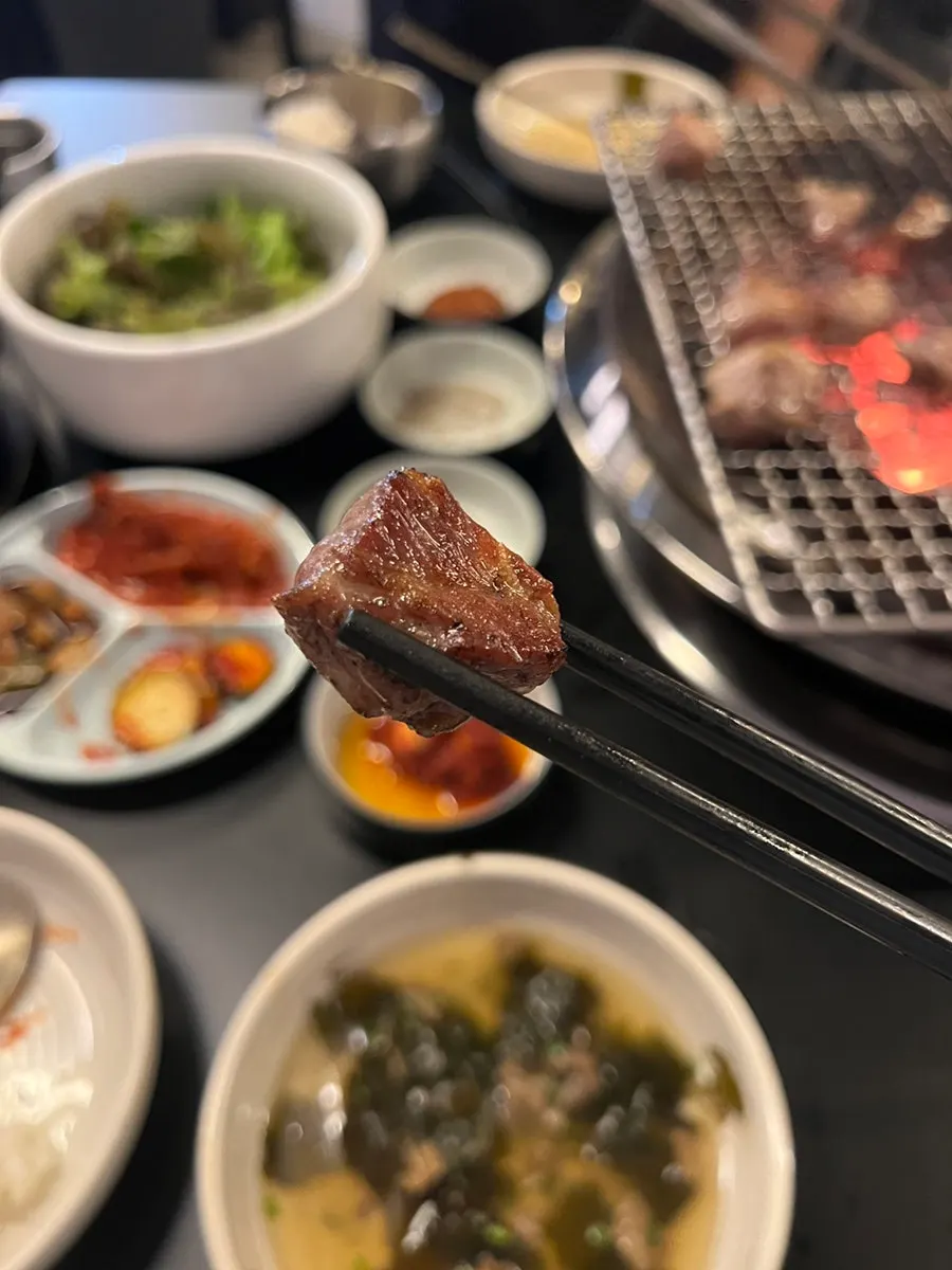 Golden-brown grilled cubed black pork collar
