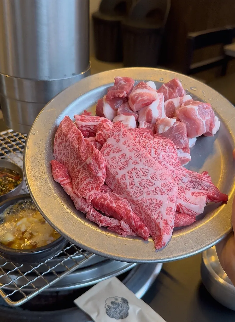 Plate of raw manong galbisal 1++, two servings