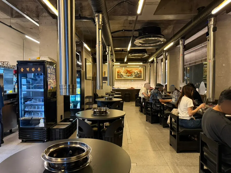 Interior seating view at Dolgyeok Hanwoo
