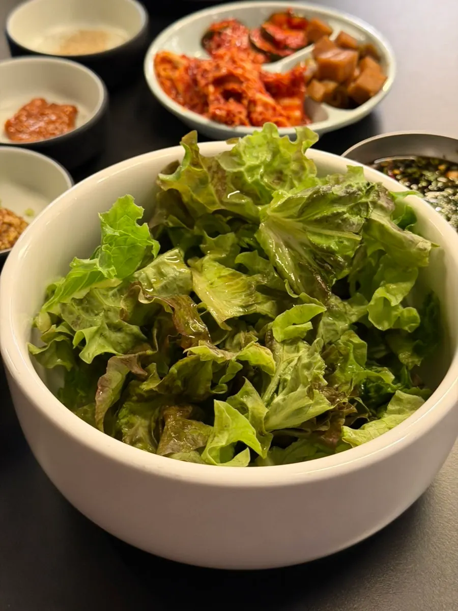 Side dish table setting at Dolgyeok Hanwoo