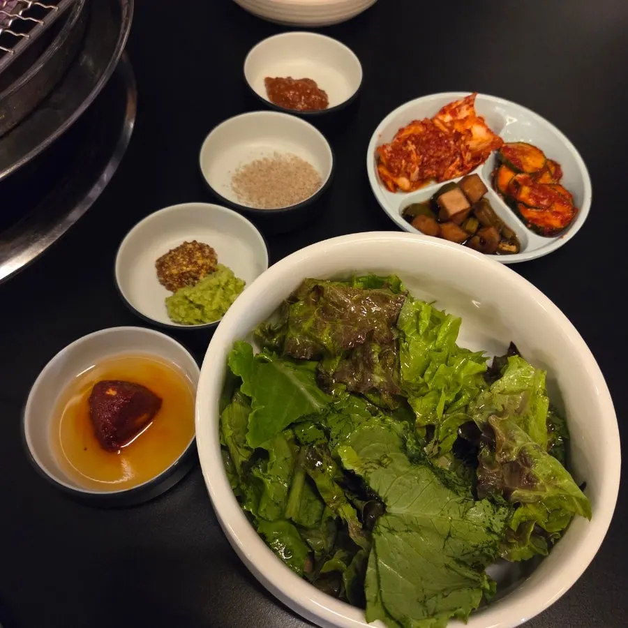 돌격한우 기본찬 한 상
