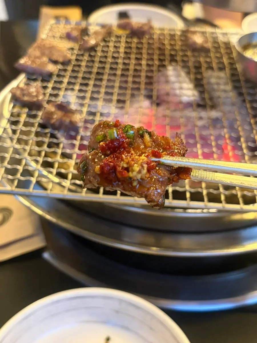 Hanwoo grilling on the grill plate