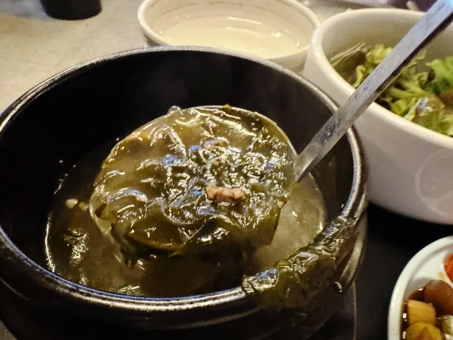 Basic side dishes and seaweed soup at Dolgyeok Hanwoo