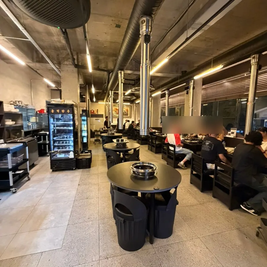 Clean interior of Dolgyeok Hanwoo with well-spaced tables