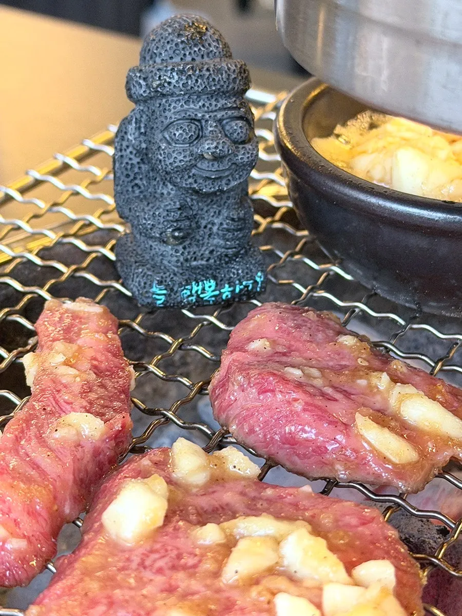 Manong galbisal with a glass of Hallasan soju
