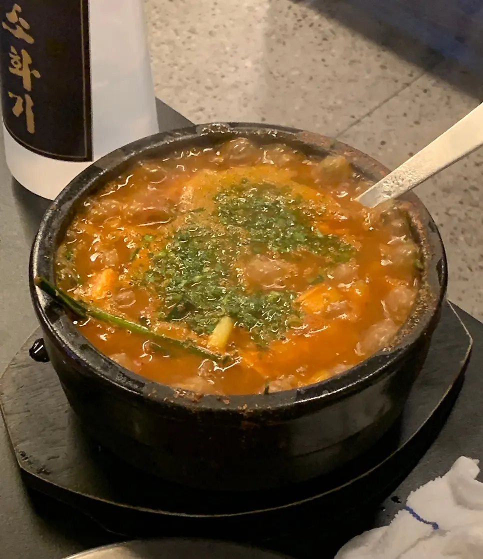 80%만 익힌 한우갈비살 단면