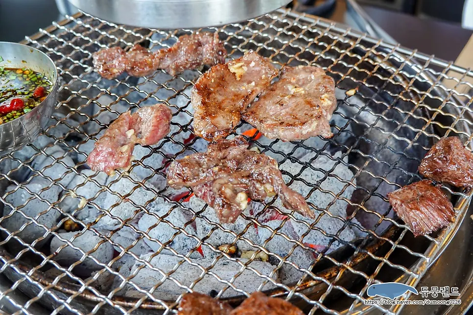 마늘소스에 양념한 마농 갈비살