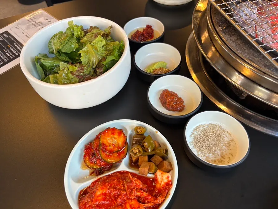 주문 직후 테이블에 올라온 숯불 화로